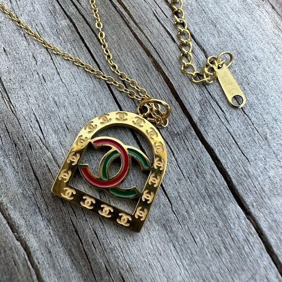 Bundle of earrings and chain - Picture 9 of 17